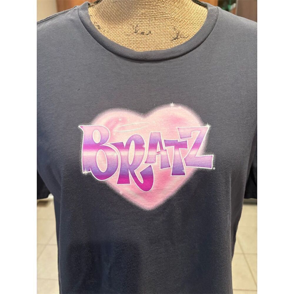 Bratz Women's Graphic T-Shirt Gray & Pink XL Standard Casual Top Y2K - Picture 2 of 6